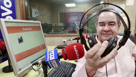 Ata hai apenas uns das, Flix Jorquera conduca o programa Voces de Lugo, de Radio Voz
