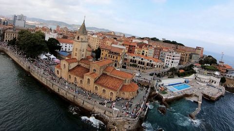 Imagen tomada en uno de los vuelos que Inma hizo sobre Gij�n