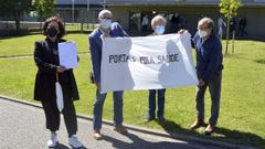 Cuatro representantes vecinales de Portas presentaron las 842 firmas en la Delegaci�n Territorial de la Xunta en Pontevedra