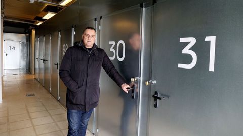Antonio Milln, en los trasteros que ofrece en un local que adquiri en la calle Ernesto Caballero de Pontevedra