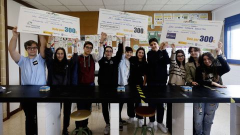 Los alumnos del IES Torrente Ballester de Pontevedra que defendieron los tres proyectos premiados en Pontenciencia 2024