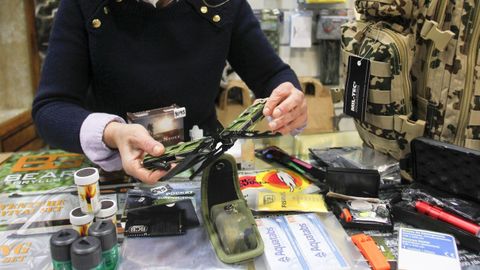 Tienda Acero y Plomo (Ferrol), donde venden kits de supervivencia.