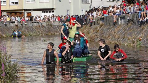 El tiempo acompa a los participantes y asistentes del XVIII descenso por el ro Anllns que cada ao se celebra por San Xon