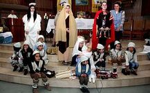 Los ni�os de Carballo protagonizaron un hermoso Bel�n viviente en la iglesia.