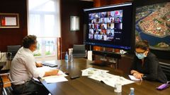 El alcalde de Pontevedra, Miguel Anxo Fern�ndez Lores, durante la reuni�n telem�tica de 31 alcaldes sobre los remanentes de los concellos