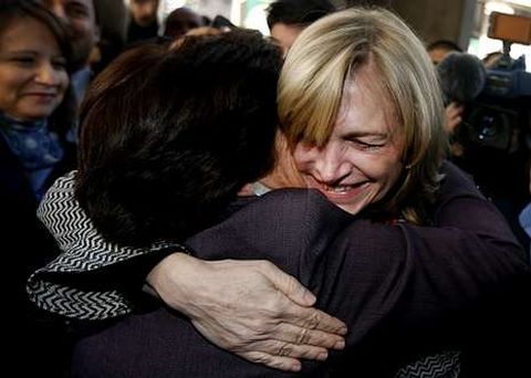 Evelyn Matthei celebra su nombramiento como candidata de la derecha chilena.