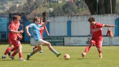 El estonio K�blik lucha con los vigueses Iker Rodr�guez y Ant�n de Vicente por un bal�n