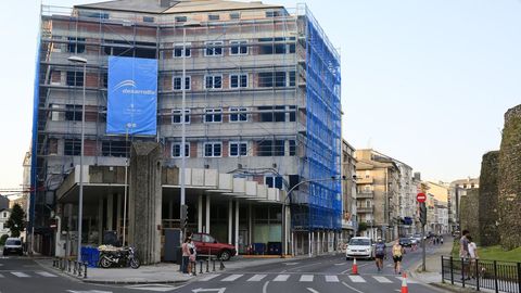 Desde Porta Nova a Odoario. Mucho potencial. Hasta 17 inmuebles est�n habitados pero otros 7 no. Se est�n reformando los n�meros 133-134 con pisos modernos. Zona de grandes edificios sin ocupar y de hasta 8 locales, alguno grande, sin abrir.
