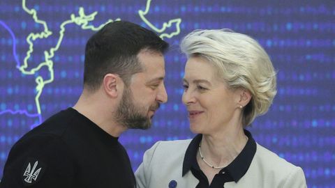 Volodmir Zelenski y Ursula von der Leyen, hoy en el palacio presidencial de Kiev.