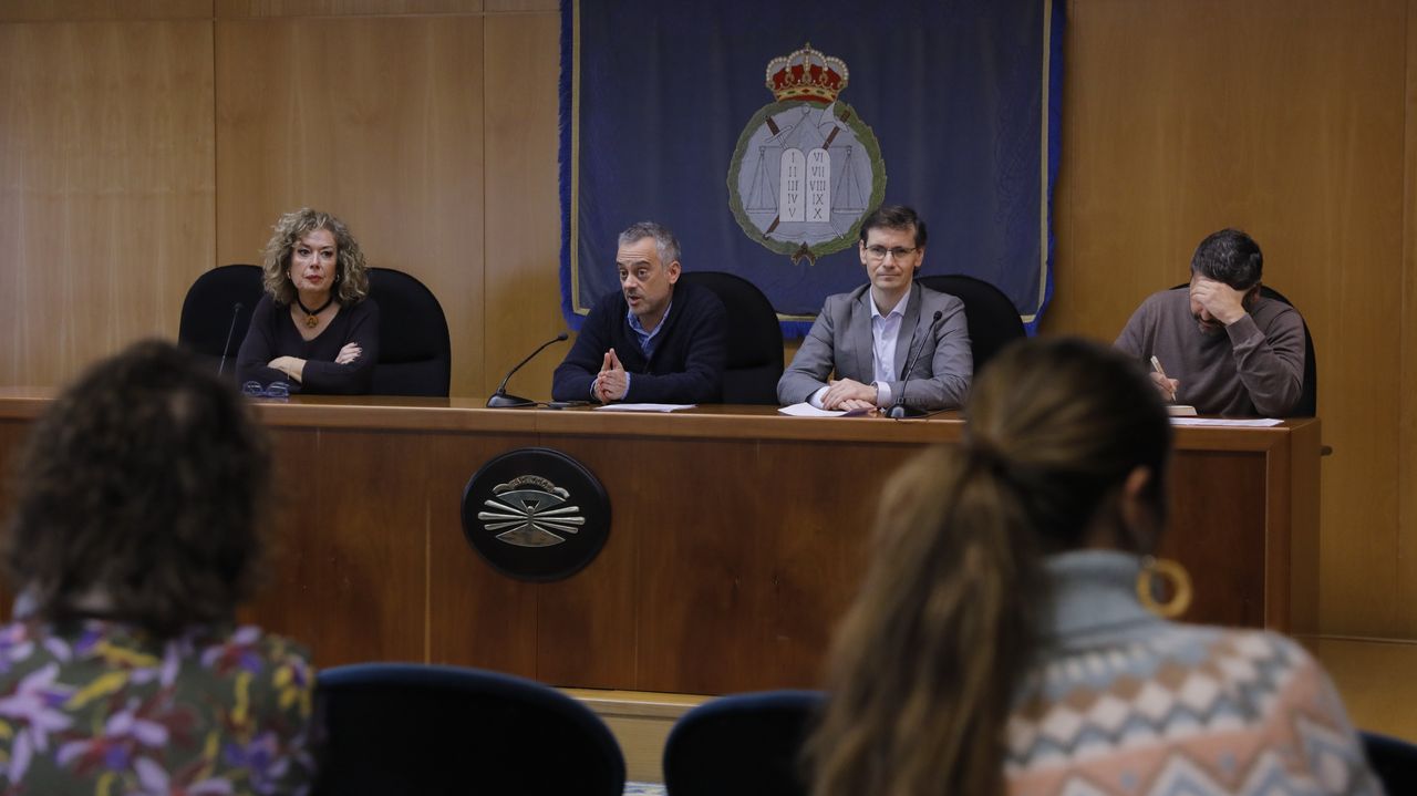 Las facultades de Derecho de la UDC, la USC y la UVI protestan conjuntamente ante la nueva oferta de una titulación de Derecho en la UIE