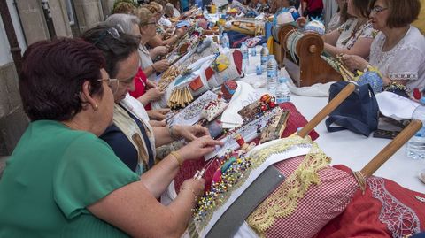 Xuntanza de palilleiras en una edici�n de Artelemos