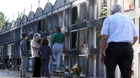 VISITA A LOS DIFUNTOS EN LOS  CEMENTERIOS EL DIA DE TODOS LOS SANTOS