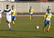 El centrocampista lemista Mart�n no pudo acabar el partido ante el Dubra por expulsi�n. 