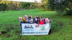 Los integrantes del Club Monta�a se movilizan en defensa del medio ambiente