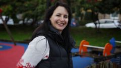 Yolanda Pascual, ayer en el barrio coru��s del Agra, donde reside, tras enterarse de que la Xunta le adjudic� una vivienda de alquiler social en Xux�n