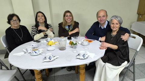 Autoridades locales en la chocolatada del�Centro Recreativo Santa Ux�a Terceira Idade