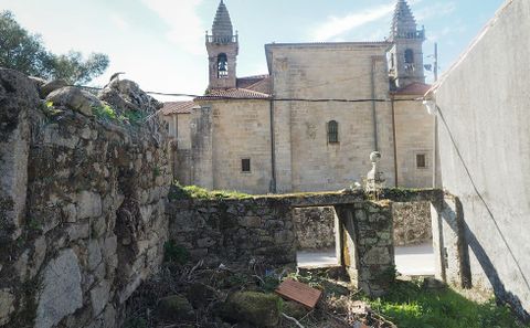 Los socialistas de Padrón califican de «insalubre» el entorno del monumento.