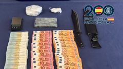 Droga y dinero intervenido en la desarticulacin de un punto de venta de estupefacientes en la Sagrada Familia