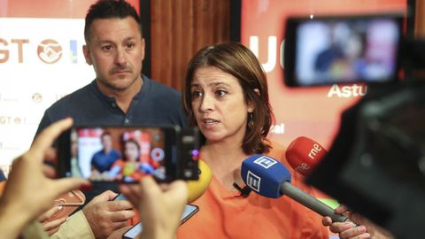  La cabeza de lista del PSOE al Congreso por Asturias, Adriana Lastra, atiende a los medios tras el encuentro que mantuvo este lunes con la direcci�n de UGT, encabezada por Javier Fern�ndez Lanero