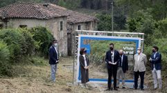 Detalle de la presentaci�n, en un n�celo abandonado de la parroquia de Mill�n