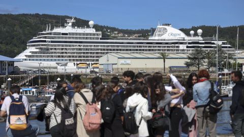 Imagen de archivo de otro crucero en el puerto de Ferrol