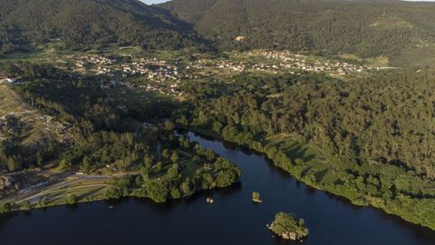 Desembocadura del Arnoia en el río Miño.