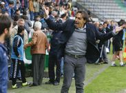 En los �ltimos minutos Tena solicit� el apoyo del p�blico a lo Cholo Simeone. 