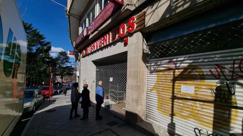 Negocio chino de la rúa Concejo precintado por el Concello de Ourense