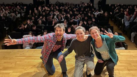 De izquierda a derecha, Oriol Marimon (Big Van Ciencia), Patricia Rey (Fundaci�n Inibic) y Helena Gonz�lez (Big Van Ciencia)