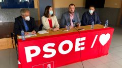 El presidente del Principado, Adri�n Barb�n, durante su intervenci�n en la asamblea congresual de la agrupaci�n de Proaza