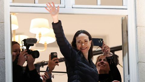 Mar�a Corina Machado llega a Oslo de madrugada y es aclamada por sus seguidores