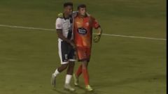 Jerin y Alberto, tras el ltimo penalti de la tanda en el Camp dsports.