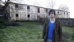 Claudio Otero diante da antiga f�brica de curtumes de Chantada, nunha imaxe de arquivo