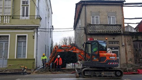 Obras de instalaci�n de la nueva tuber�a de la red general en el Mor�n