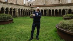  �ngel Mart�nez Qu�s, en el clausto de San Francisco de Ourense