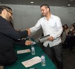 Los alumnos recogieron ayer los diplomas en Exposaln�s. 