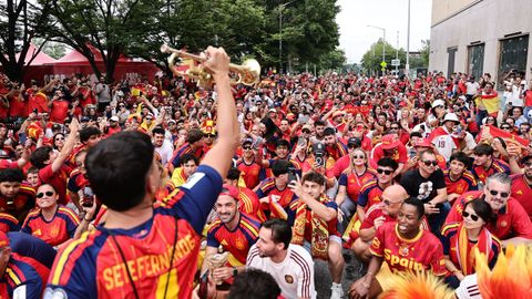 La afici�n de la selecci�n espa�ola, en la previa del partido del Mundial ante Arabia Saud�.