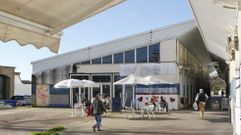 La conocida como nave provisional se encuentra vac�a, a excepci�n de los negocios del callej�n. 