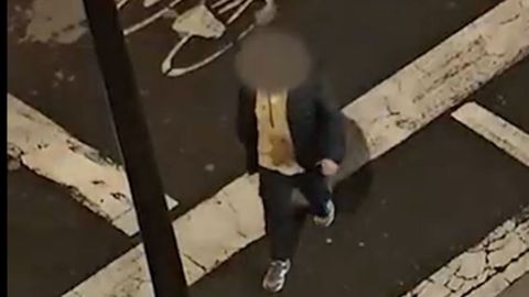 Individuo ensangrentado merodeando por el nmero 14 del la avenida Alcalde Prez Ard.