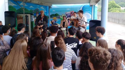 The Rapants puso el broche a la Semana Cultural del instituto As Insuas