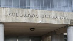 El juicio contra el abogado denunciado por una clienta se celebr� en la secci�n compostelana de la Audiencia Provincial