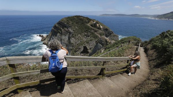O Fuciño do Porco es, junto con la playa de As Catedrais, uno de los principales atractivos turísticos de A Mariña