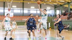 El local Carlos Varela en una entrada a canasta.