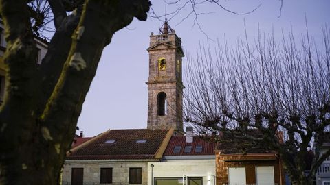 La torre del Concello de Maside alberga el reloj que perteneció al monasterio de Oseira
