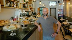 Paco, en el nuevo bar Mundial, en la plaza Mayor de Ourense
