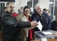 Los tres aspirantes en el transcurso de las votaciones en Palio.