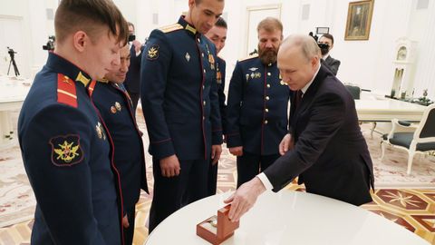 Putin, durante su reunión este jueves con soldados que han combatido en Ucrania.