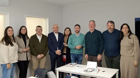 Mun�cipes y personal de la Xunta tras la reuni�n en el CIM