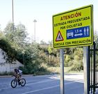 Uno de los carteles informativos instalados en la PO-546. 