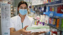 Certificados de test de ant�genos en la farmacia Sara Varela, de Viveiro